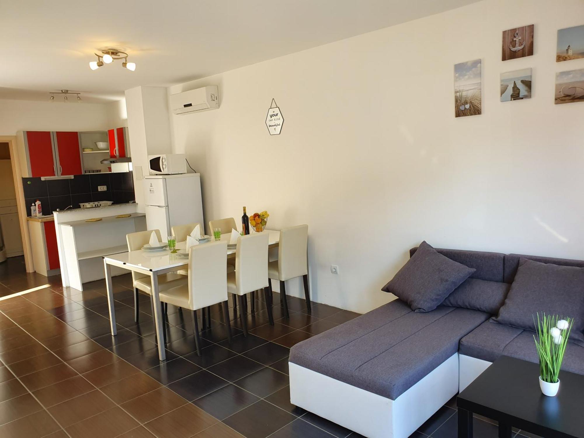Apartments Lara Drvenik  Bilik gambar