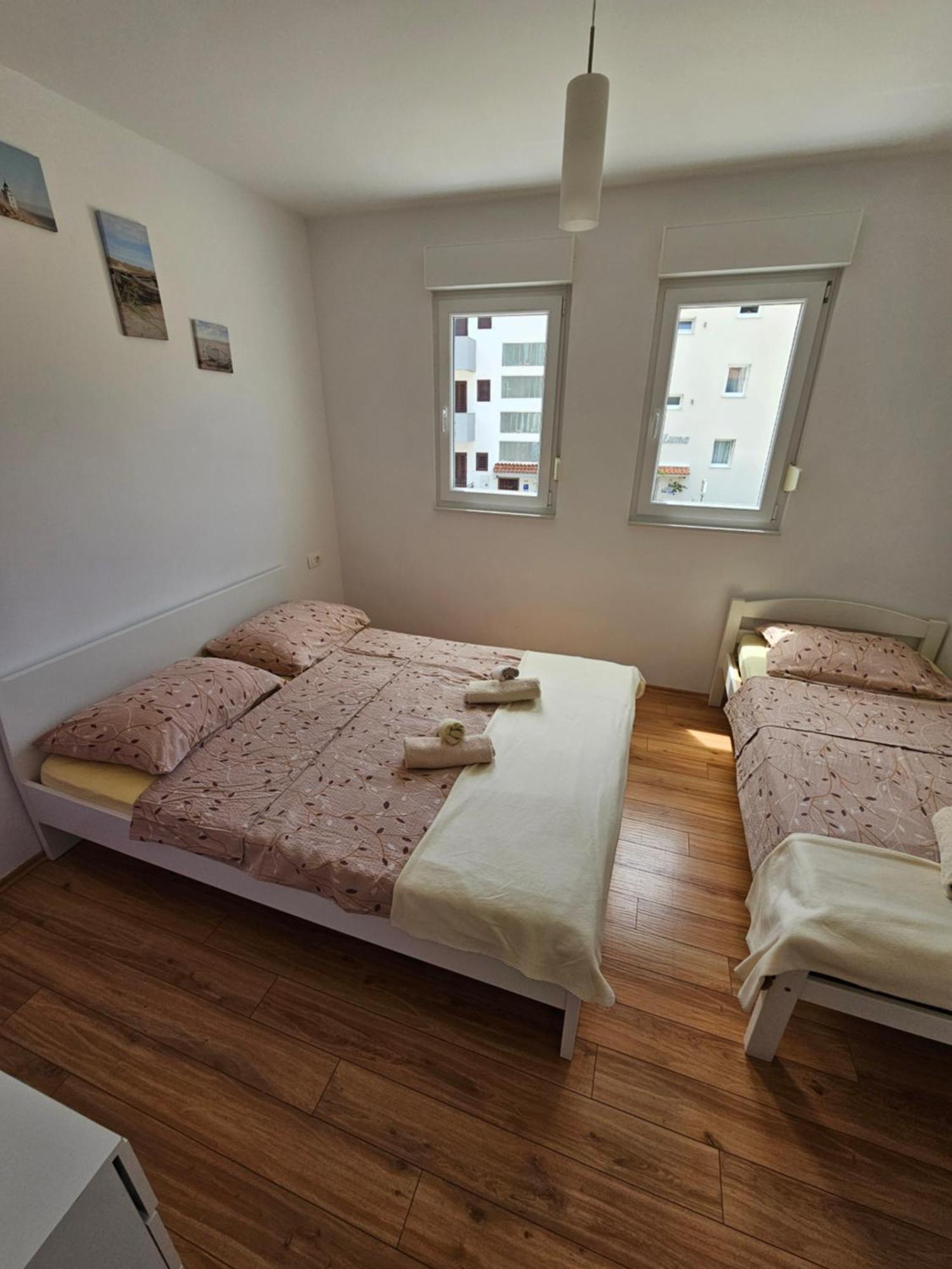 Apartments Lara Drvenik  Bilik gambar