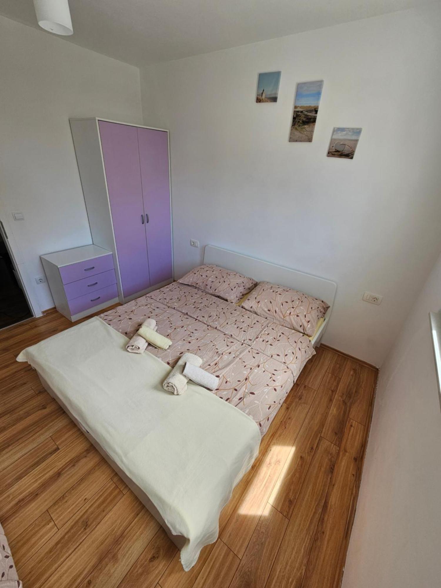 Apartments Lara Drvenik  Luaran gambar