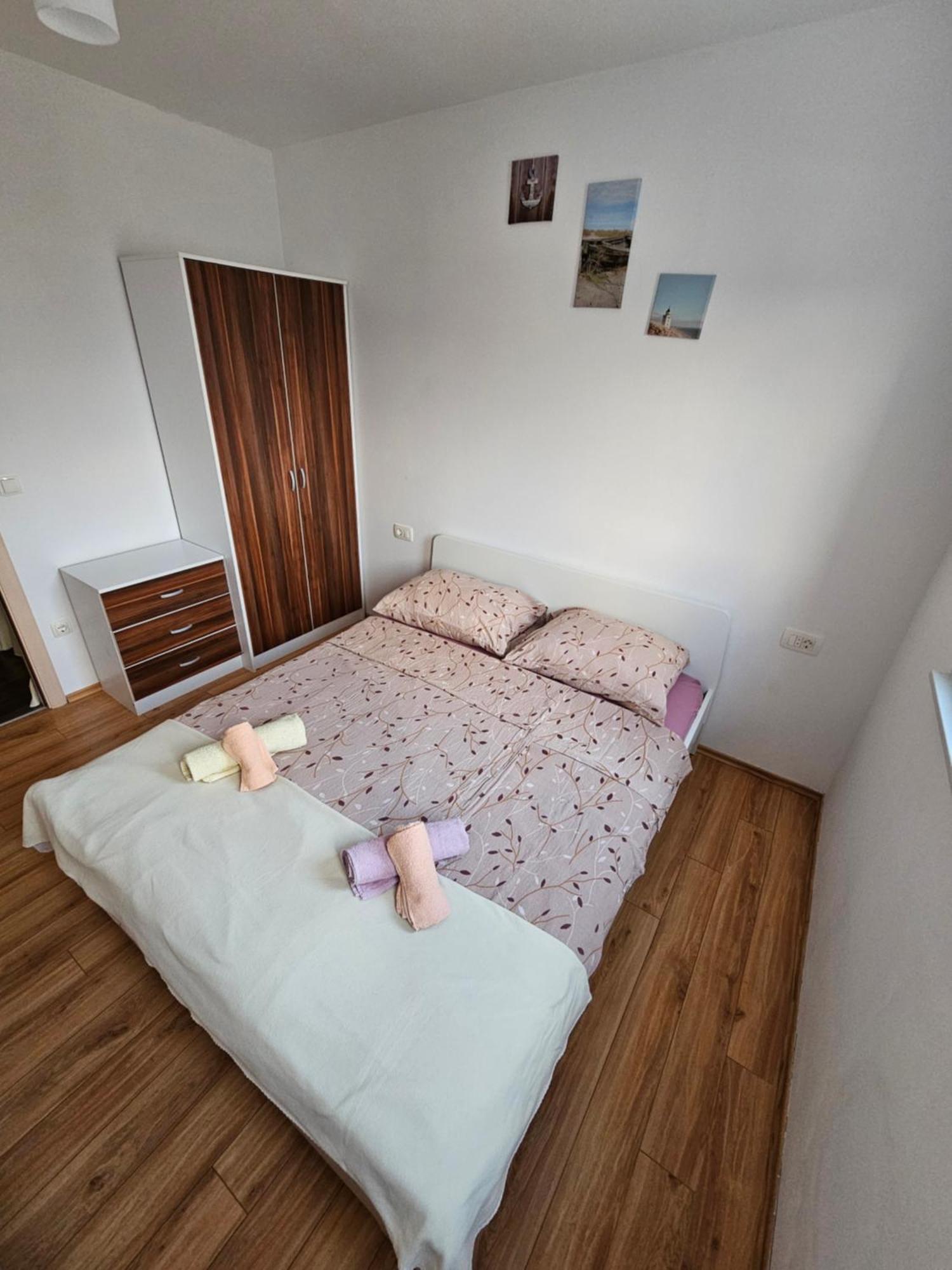 Apartments Lara Drvenik  Luaran gambar