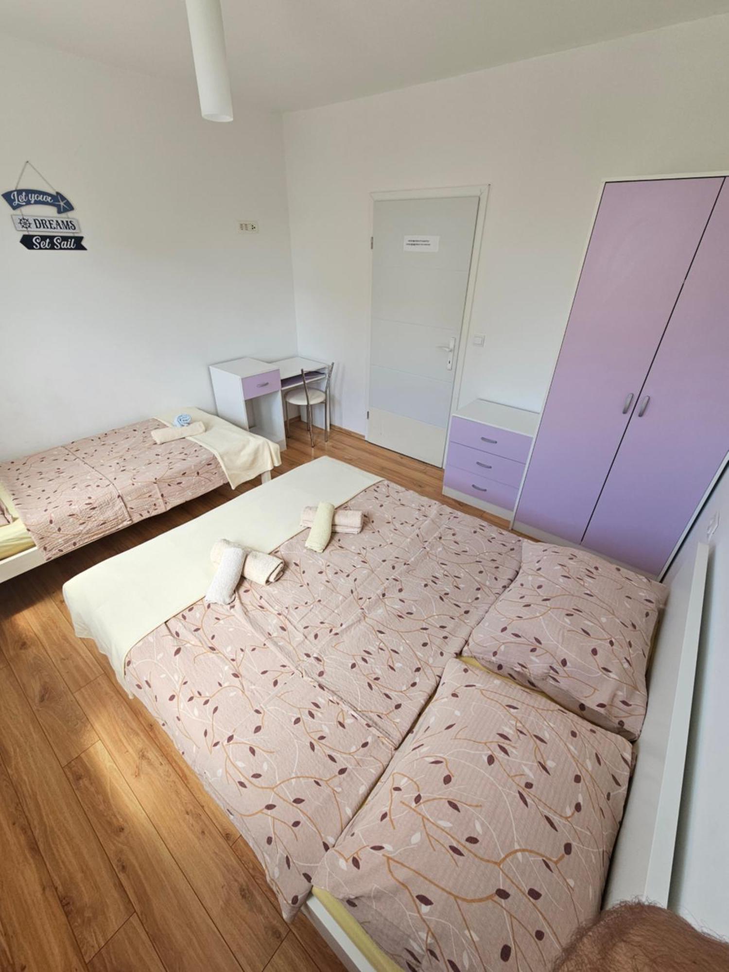 Apartments Lara Drvenik  Luaran gambar