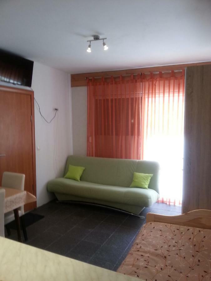 Apartments Lara Drvenik  Luaran gambar
