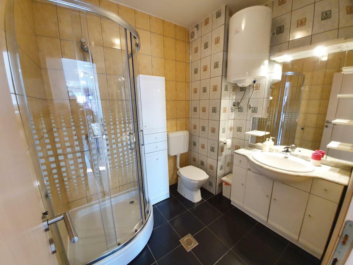 Apartments Lara Drvenik  Luaran gambar