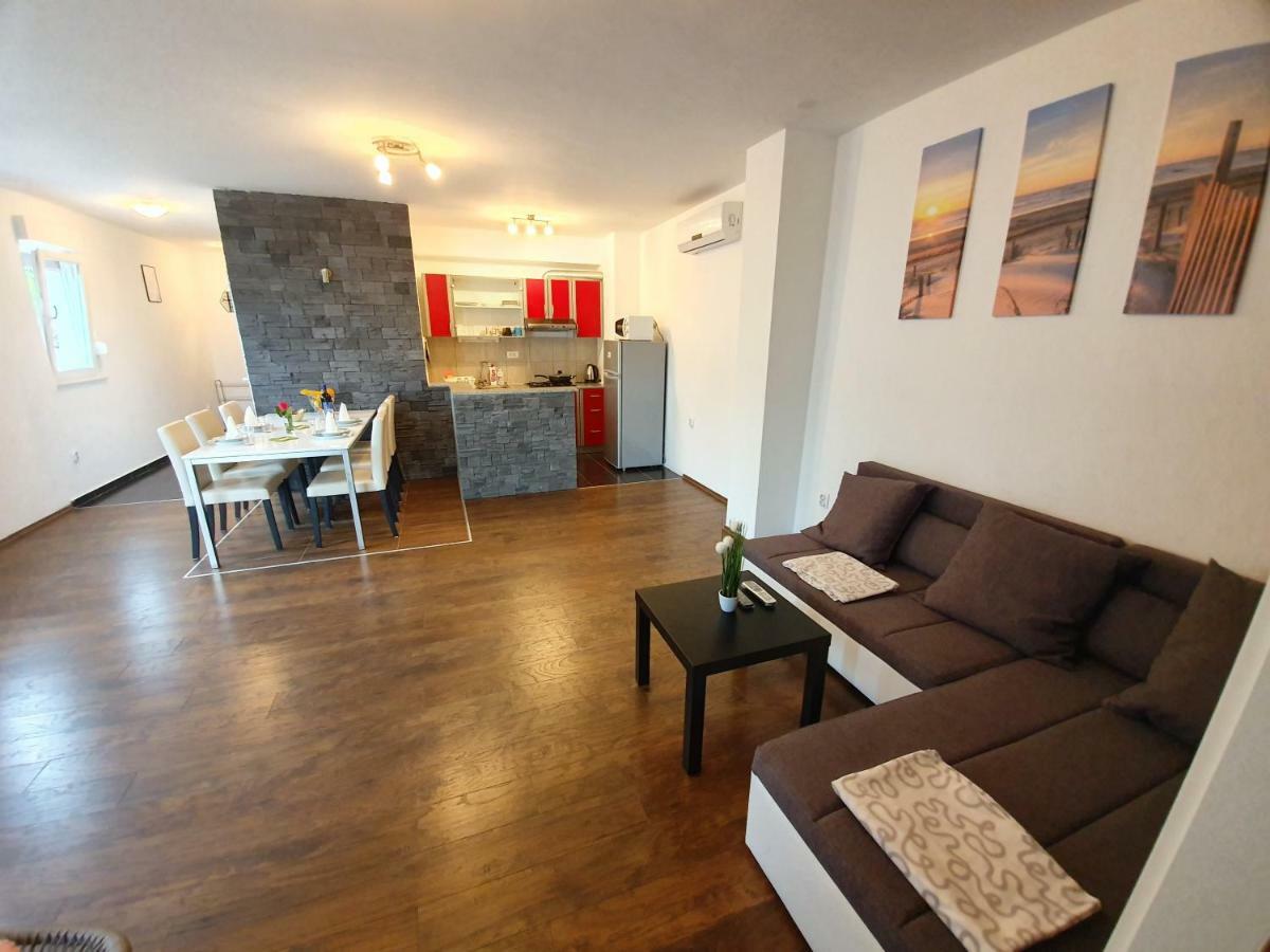 Apartments Lara Drvenik  Luaran gambar