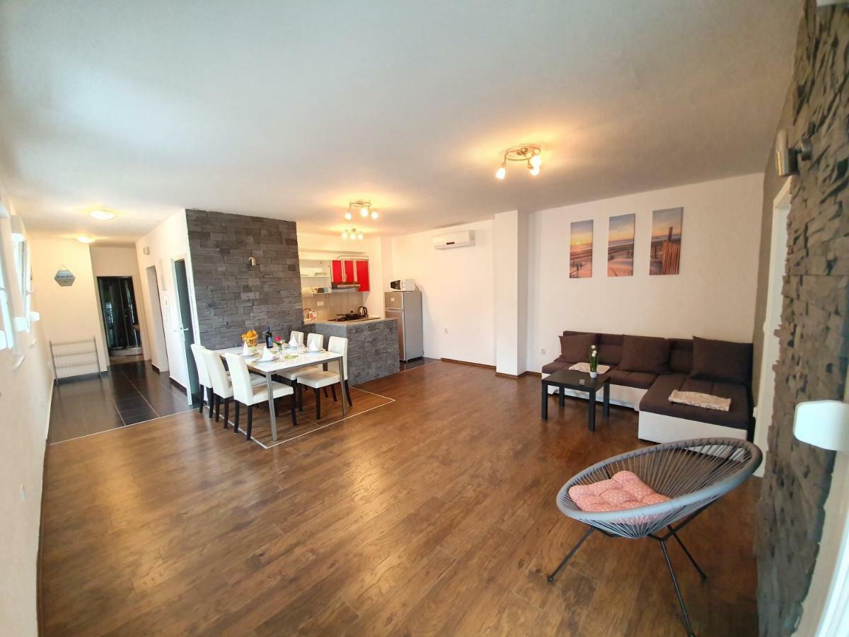 Apartments Lara Drvenik  Luaran gambar