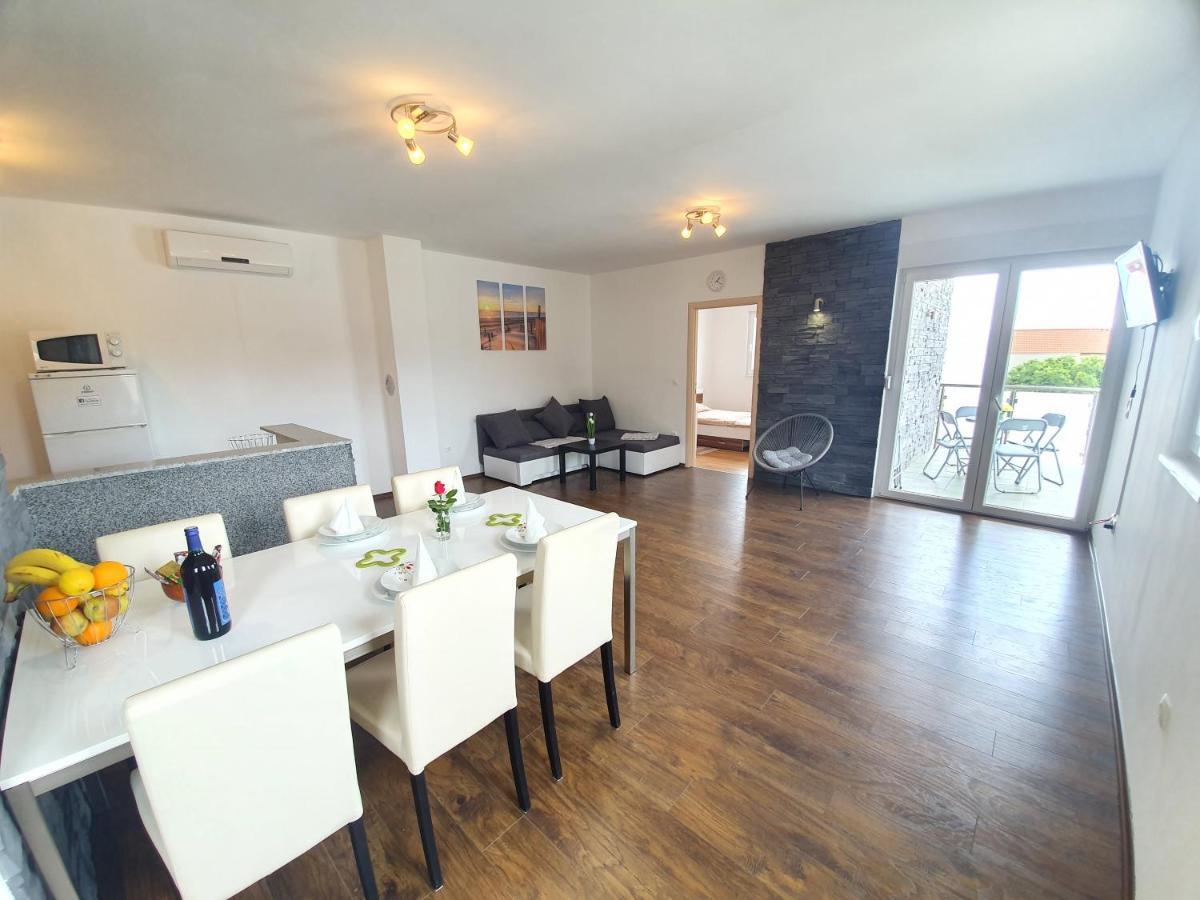 Apartments Lara Drvenik  Luaran gambar