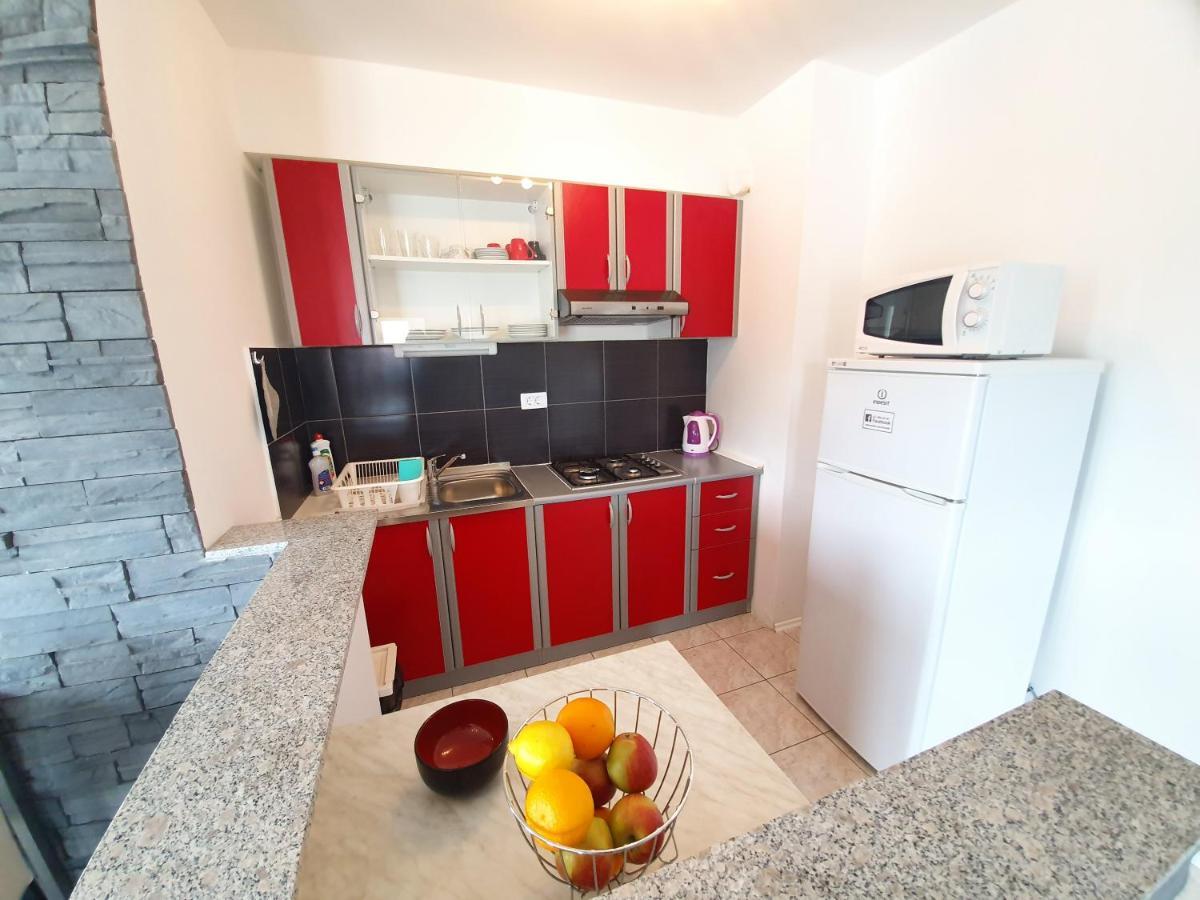 Apartments Lara Drvenik  Luaran gambar