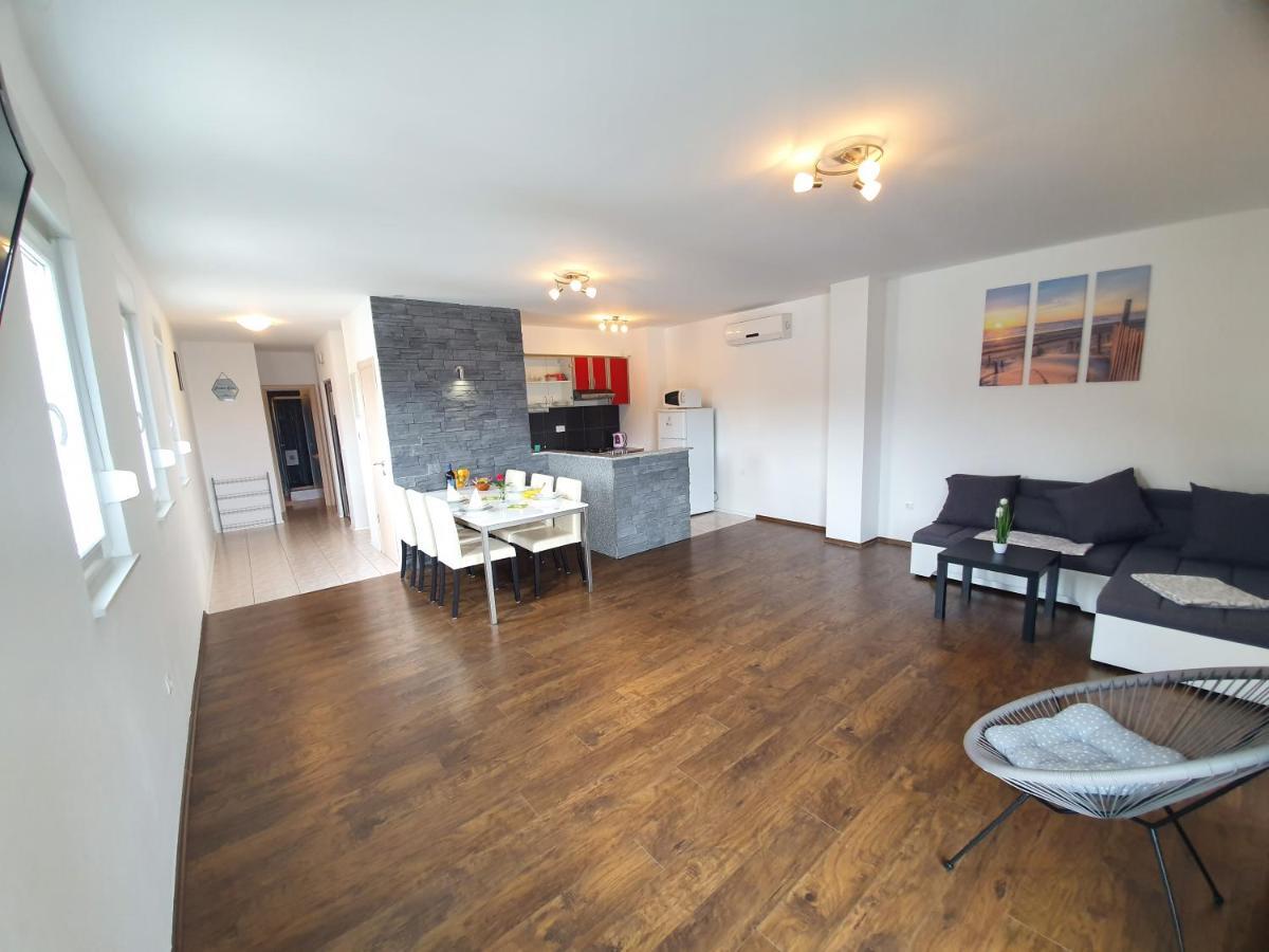 Apartments Lara Drvenik  Luaran gambar