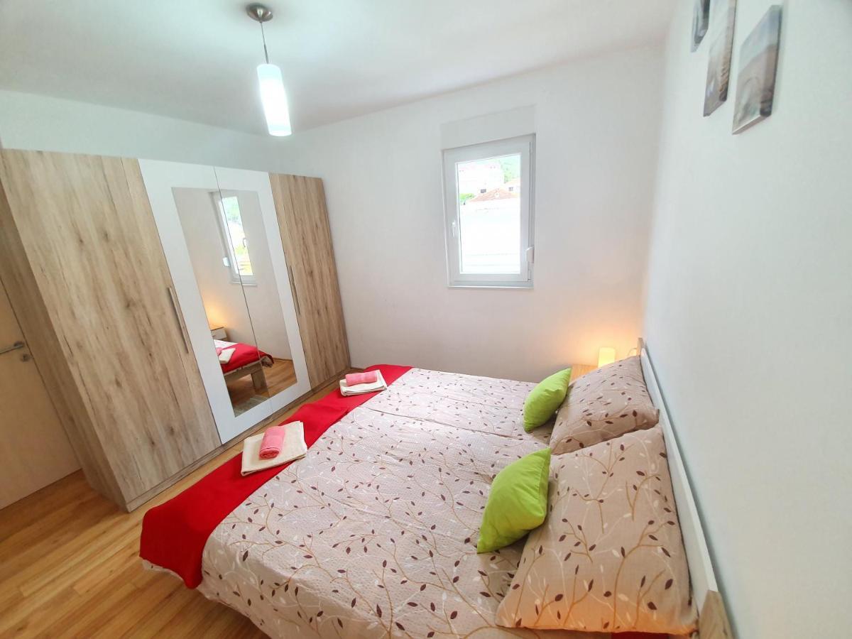 Apartments Lara Drvenik  Luaran gambar