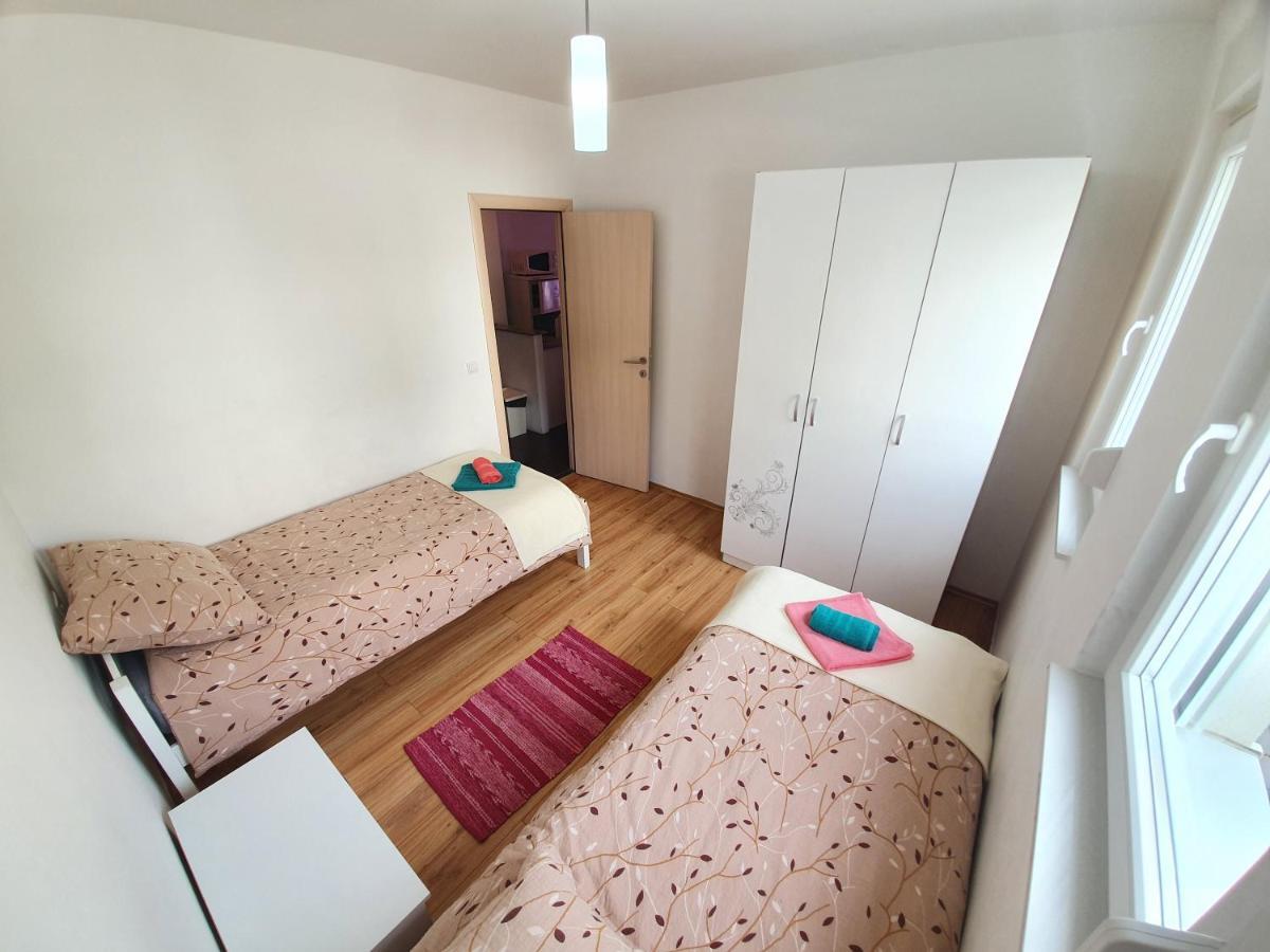 Apartments Lara Drvenik  Luaran gambar